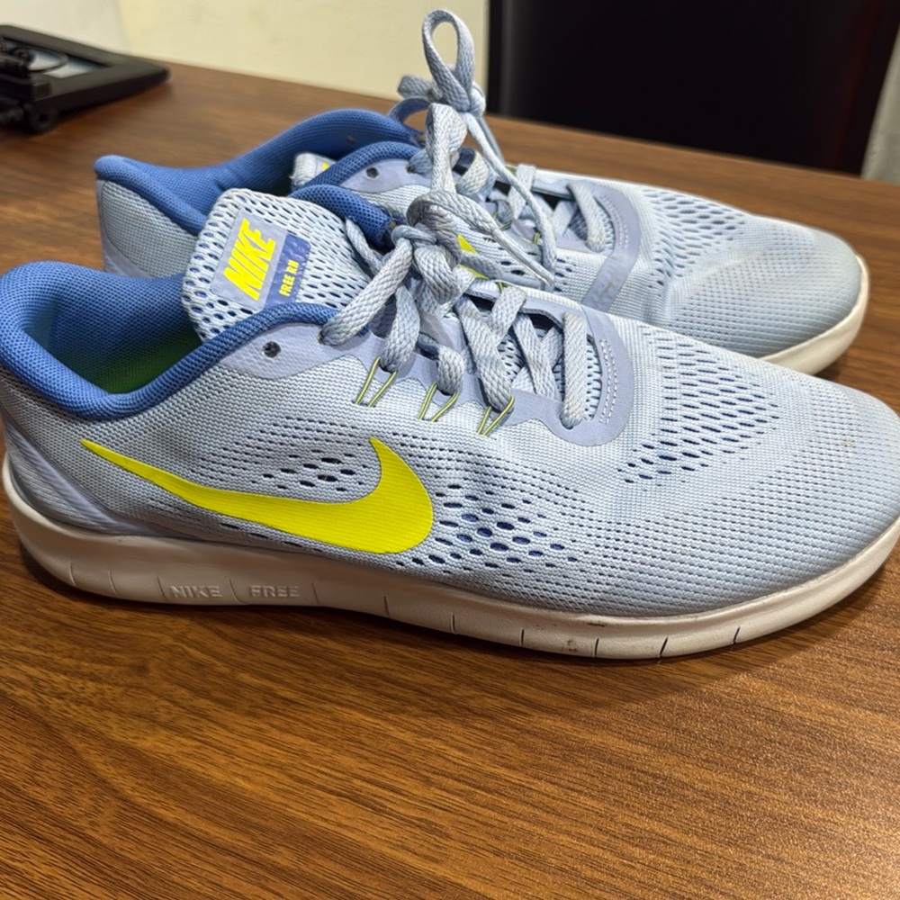 Nike Kids Blue Running Shoes Girls 7/ women’s size 8 1/2
